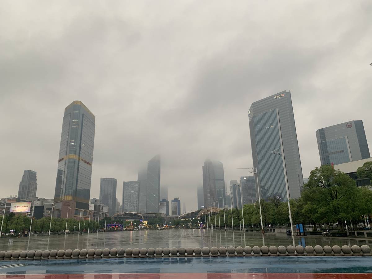 清明时节雨纷纷，广州塔都被藏起来了